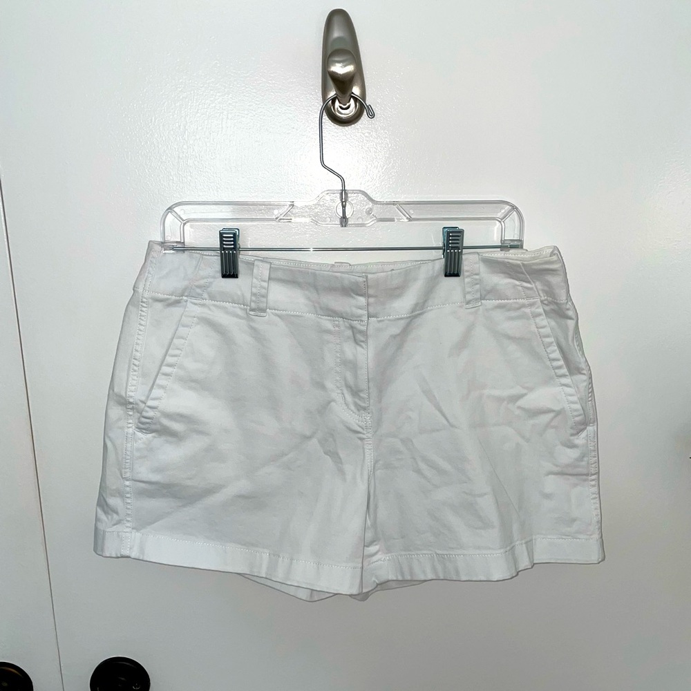 NEVER WORN Vineyard Vines 3.5” White Every Day Short Size 8 💛